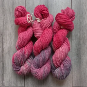 Texelaar Wol Handgeverfd Breigaren Roze Kaketoe