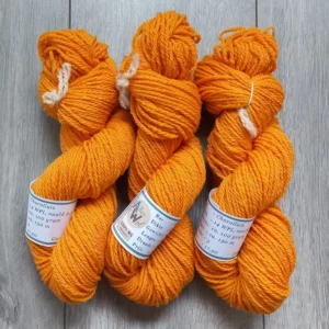 Goudsbloem Charollais Handgeverfd garen schaap