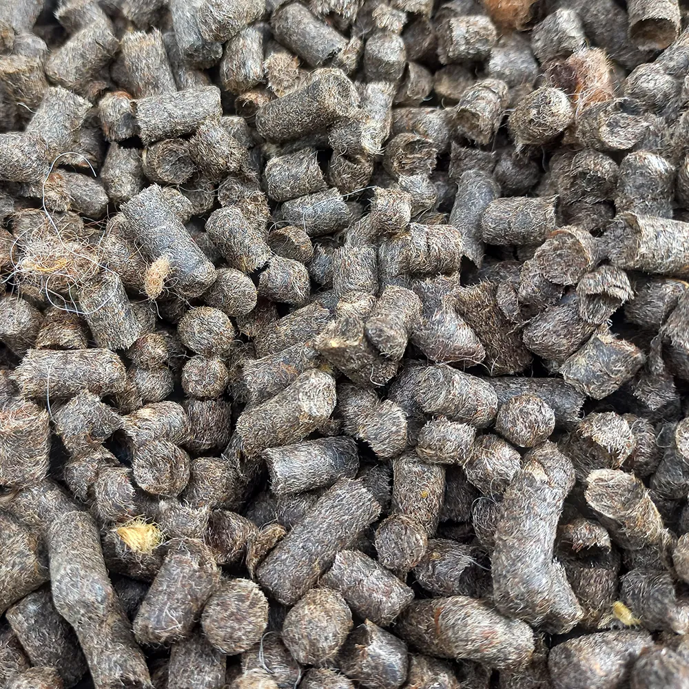 wolkorrels mestkorrels duurzaam biologisch voeding bodem schapenwol alpacawol