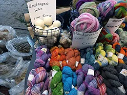 Bollen wol in kleuren Hollands Garen Markt