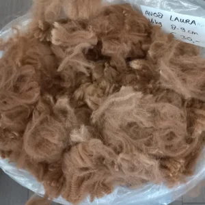 AV08 bruin fawn ruwe alpaca vacht spinnen vilten